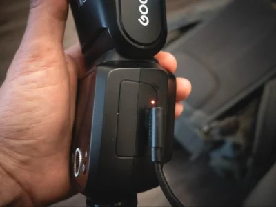 спалах Godox V100