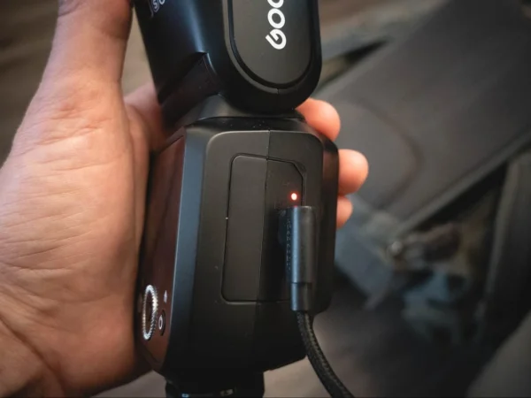 спалах Godox V100